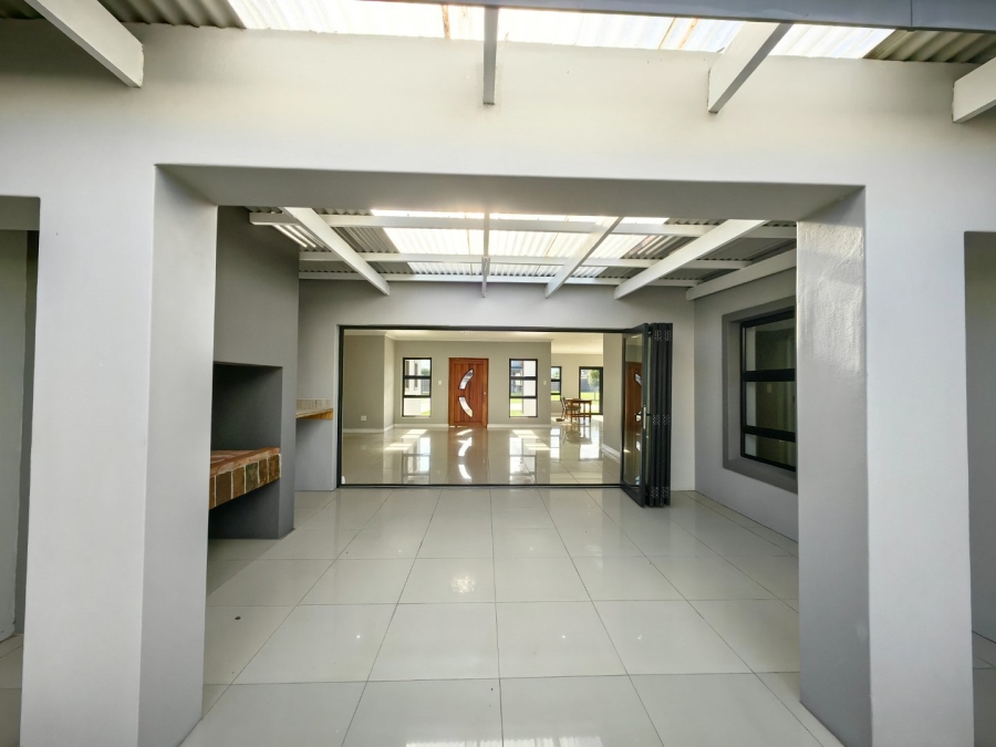 To Let 4 Bedroom Property for Rent in Blue Mountain Village Western Cape